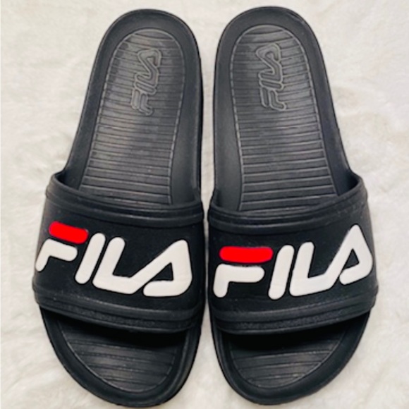 FILA Slide Sandals Unisex, Men’s size 6, Women’s Size 7 or Youth 5/6 Pre-Owned - Picture 7 of 12